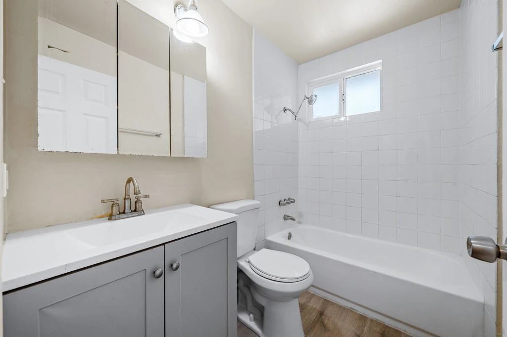 Interior 3