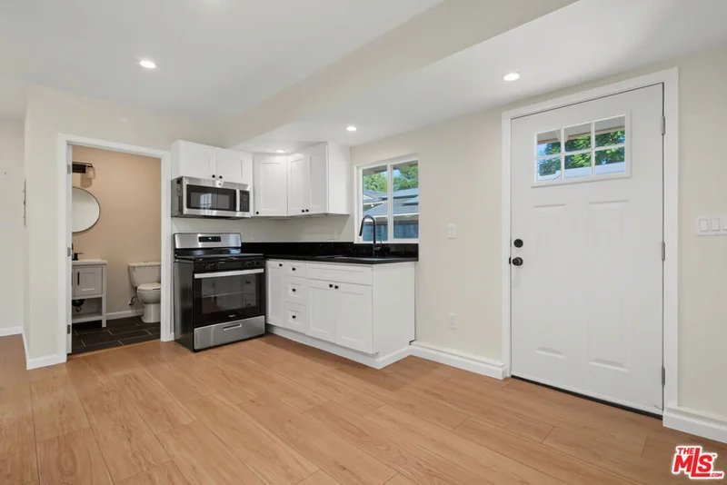 11510 Fenton Avenue photo 2