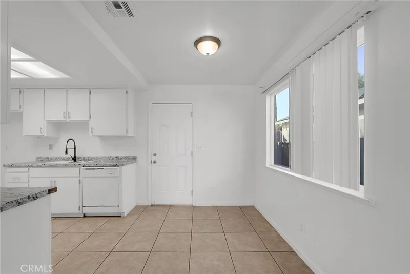 Photo 2 of 2122 Harrison Court