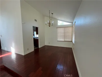 926 S Essex photo 2