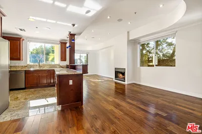 632 N Kings Road 101