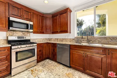 632 N Kings Road 101 photo 2