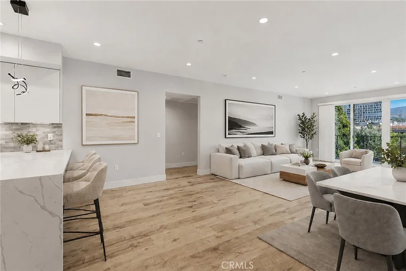 5820 La Mirada Avenue 302 photo 2