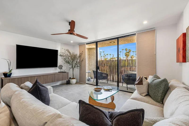 1400 E Palm Canyon Drive 214