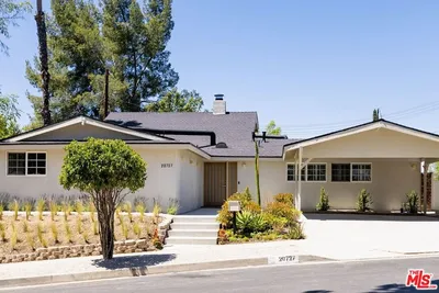 20727 Dolorosa Street photo 2