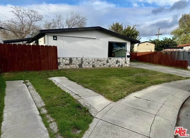 Photo 2 of 111 W 23 Rd Street