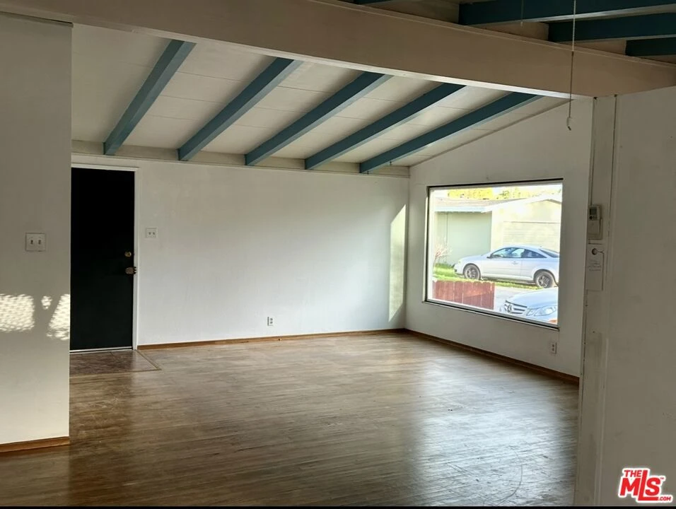 Interior 4