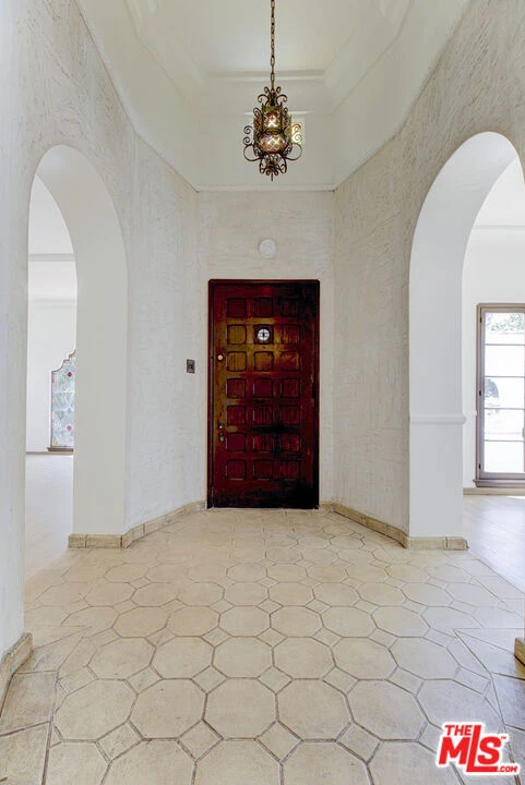 Interior 3