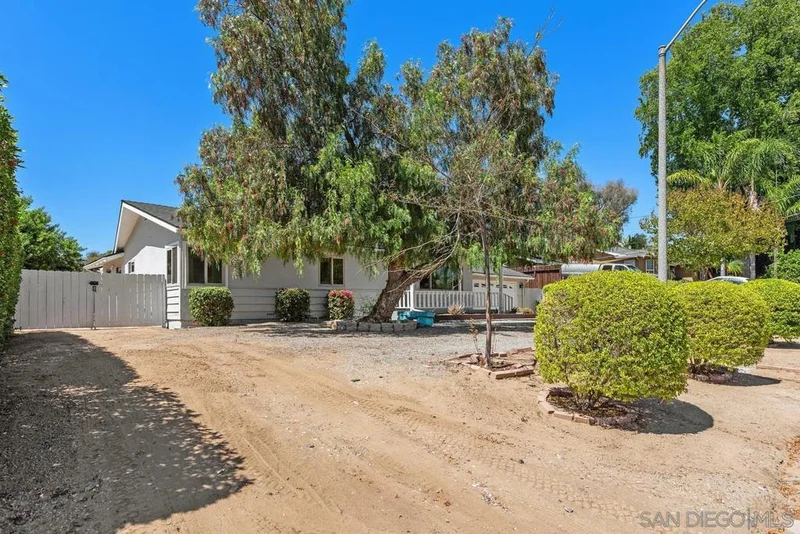 Photo 2 of 2738 Oak Hill Dr
