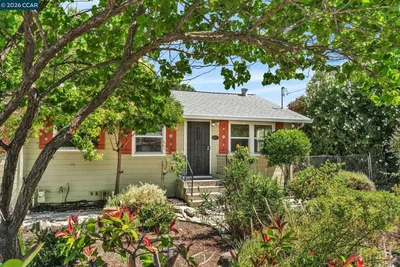 2072 Chalomar Rd photo 2