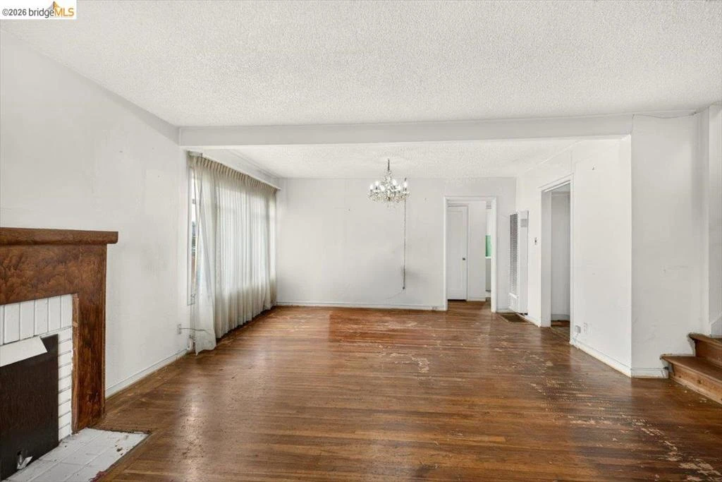 Interior 4
