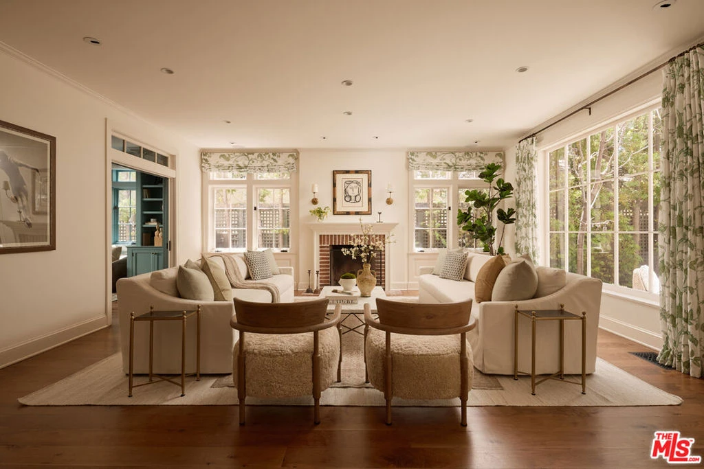 Interior 4