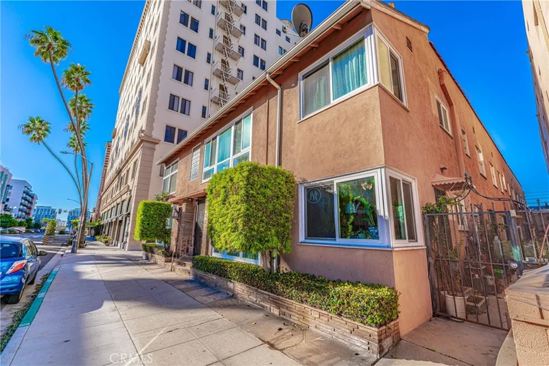 325 Cedar photo 2