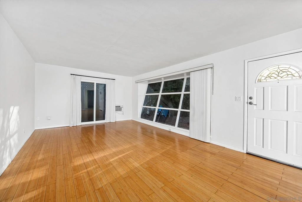 Interior 4