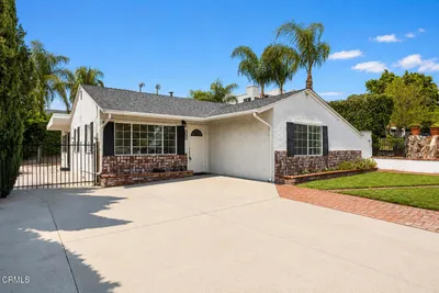 7845 Hillrose Street photo 2