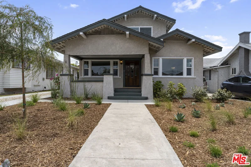 1828 W 41st Place