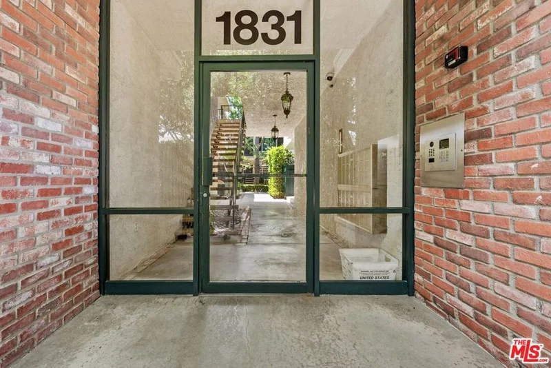 1831 Barry Avenue 3 photo 2