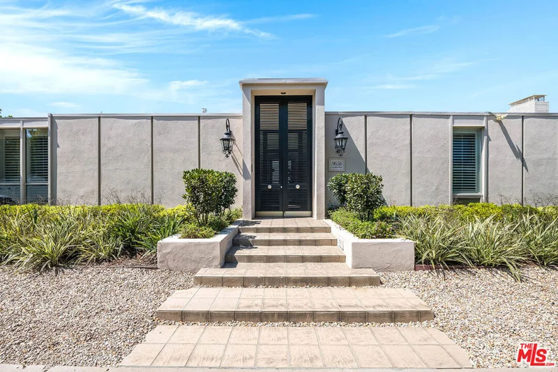 9656 Lawlen Way photo 2
