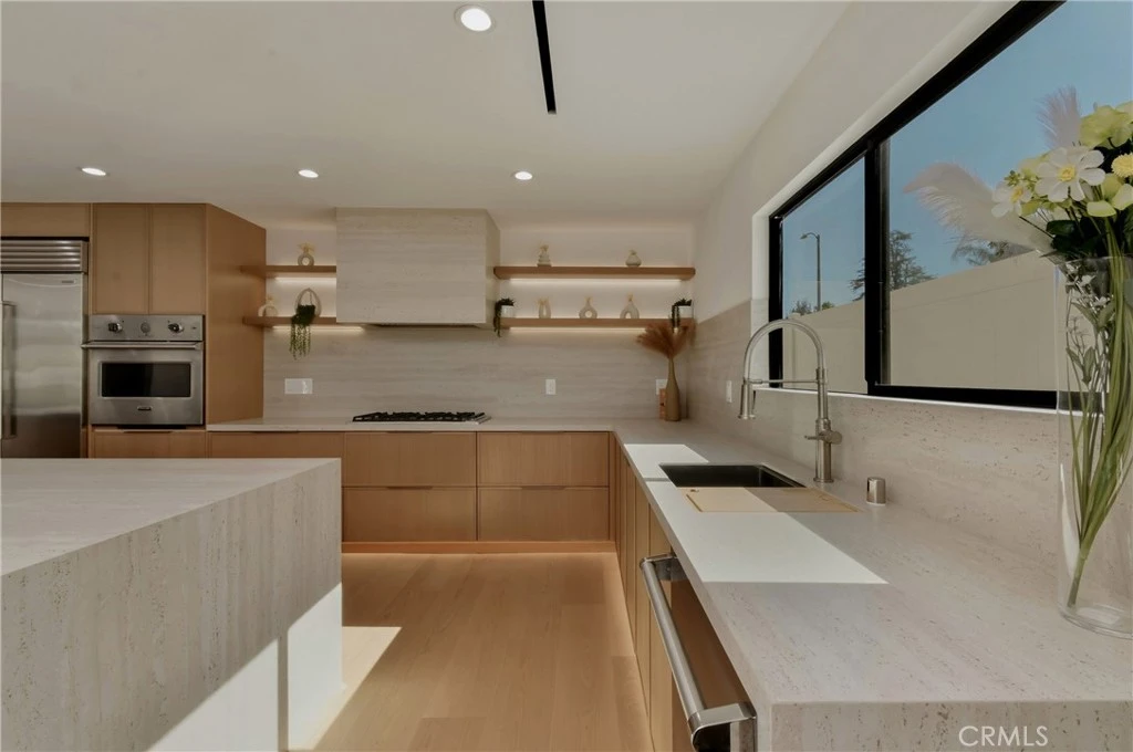 Interior 4