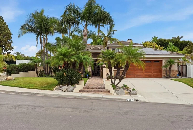 Photo 2 of 6532 Corintia St