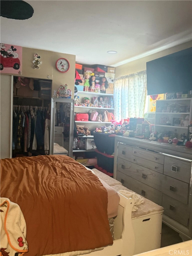 Interior 4