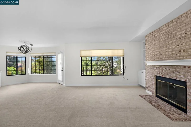 5012 Lakeview Dr. #201 photo 2