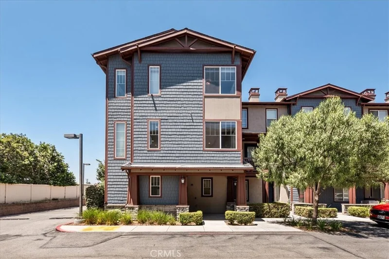 709 S Azusa Avenue M