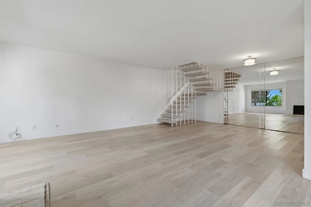 Interior 4