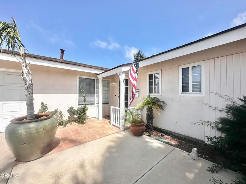 2065 Abbott Street photo 2