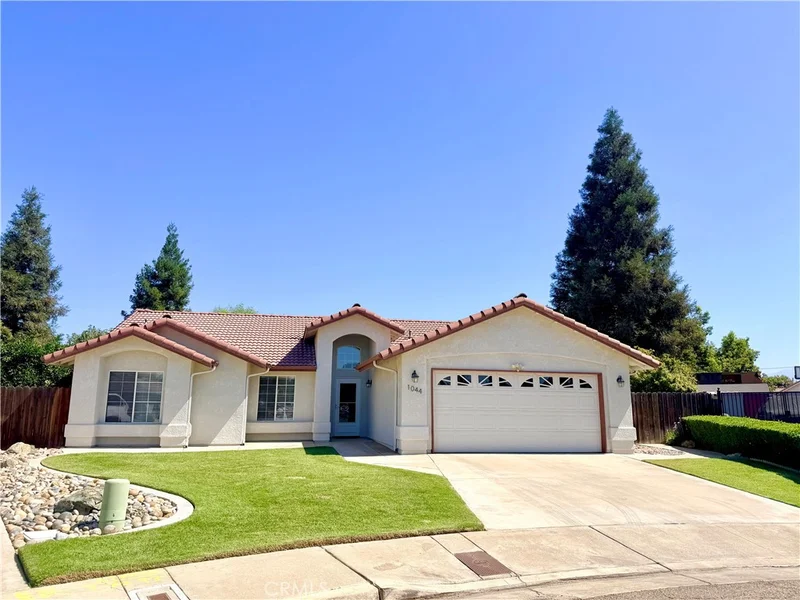 1044 N Sycamore Way