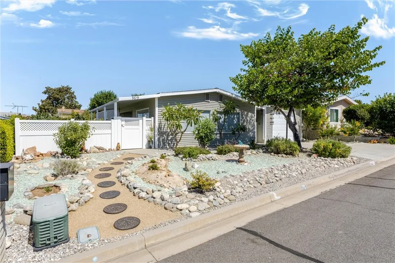 Photo 2 of 9619 Crestknoll