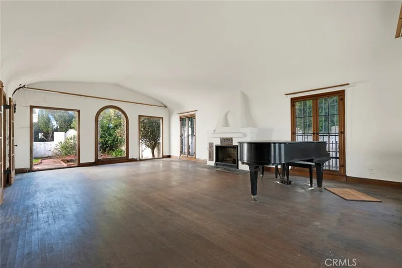Photo 2 of 1224 S Wilton Place