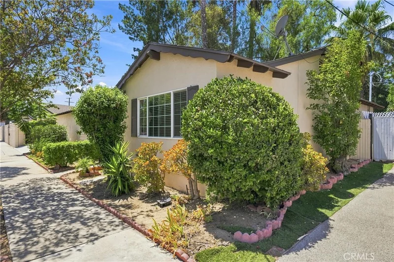 Photo 2 of 7635 Fallbrook