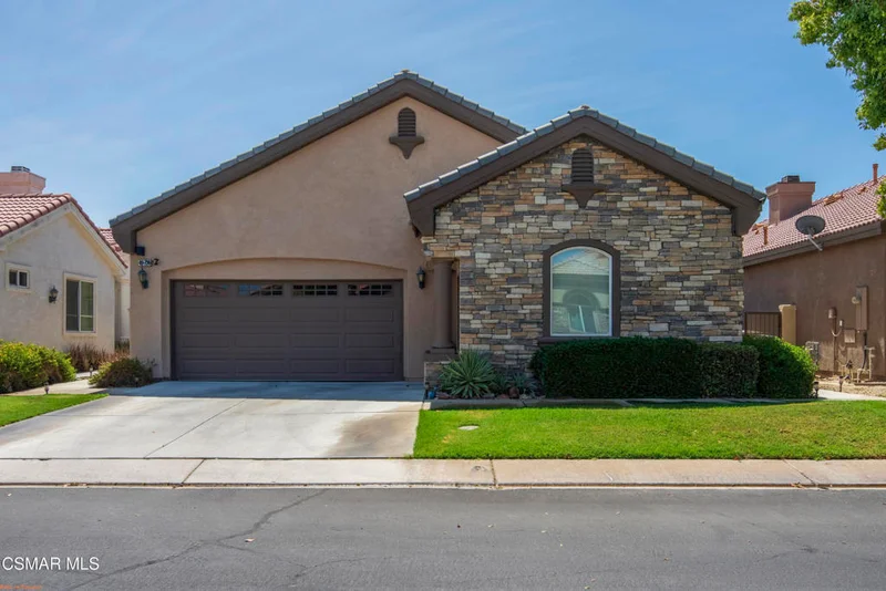 49724 Wayne Street photo 2