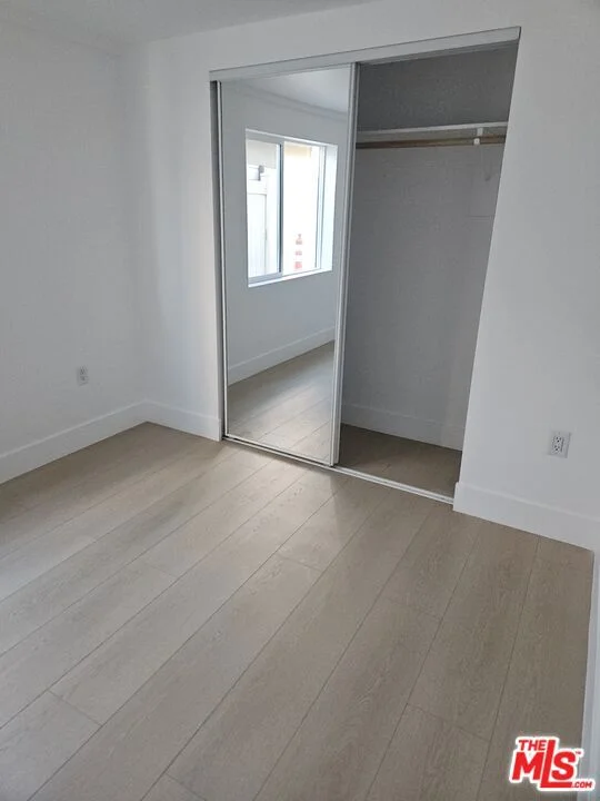 603 W W 46th Street 3/4 photo 2