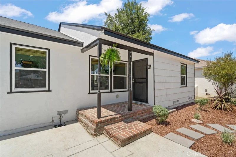 941 E Ridgewood