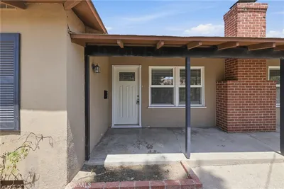1415 E Walnut photo 2