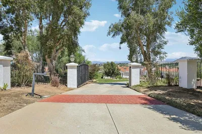 17572 Via Loma Drive photo 2