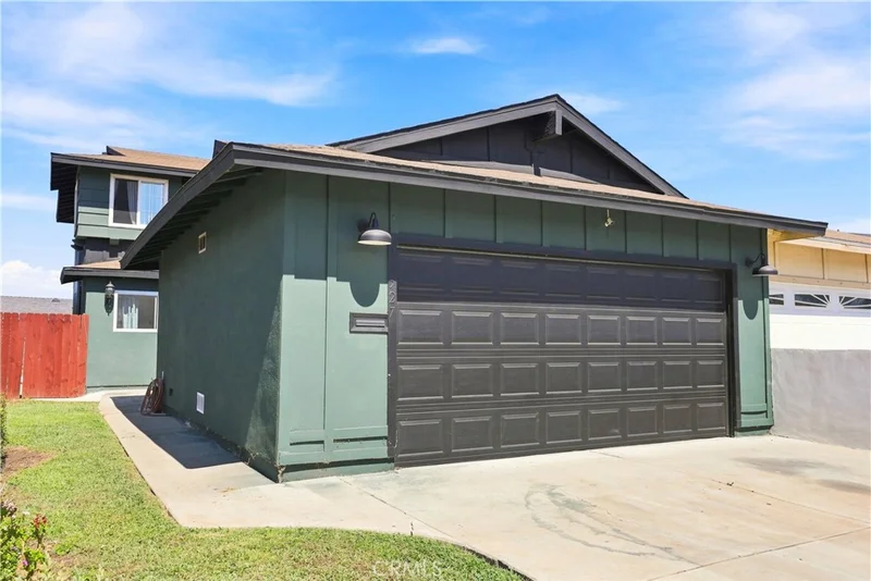 Photo 2 of 17527 Harwick Court
