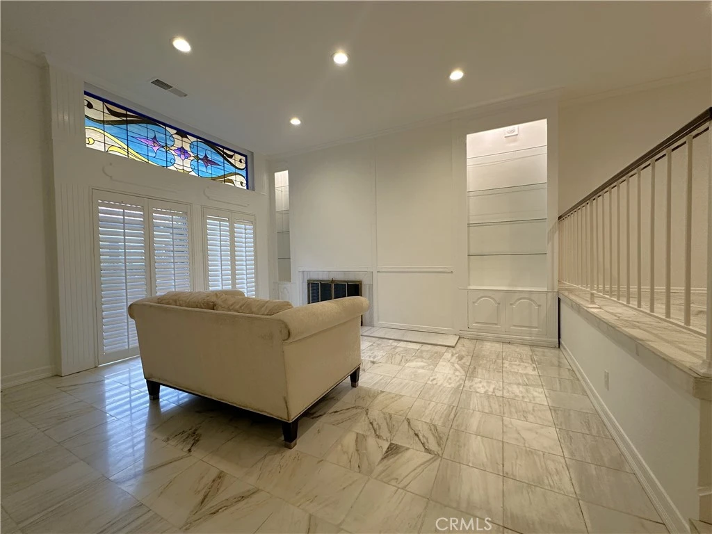 Interior 4