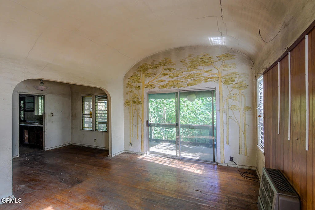 Interior 4
