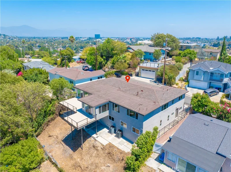 Photo 2 of 2925 Adkins Avenue