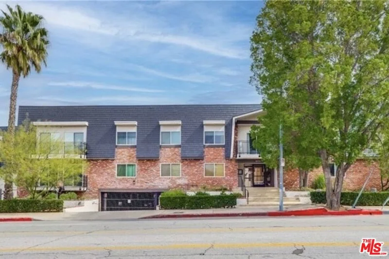 5252 COLDWATER CANYON Avenue 207