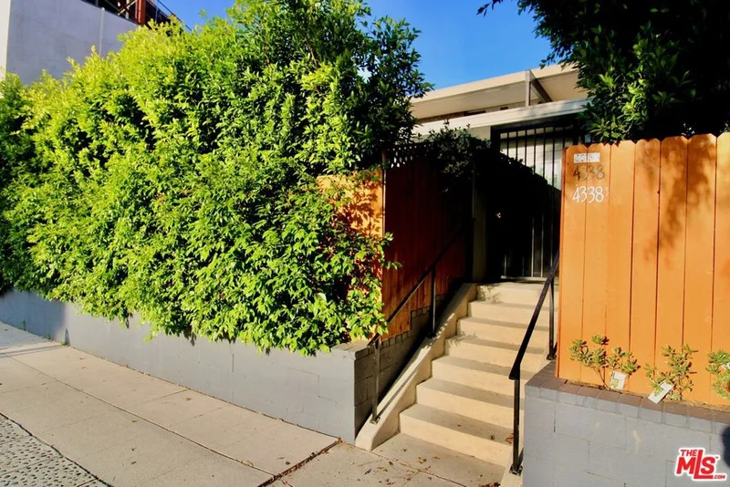 4336 Laurel Canyon Blvd photo 2
