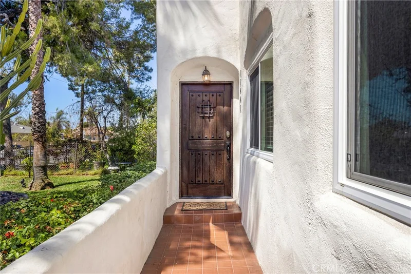 Photo 2 of 11441 Kittridge Street