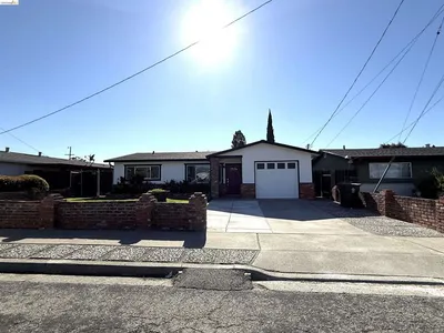 1636 Bruce St photo 2