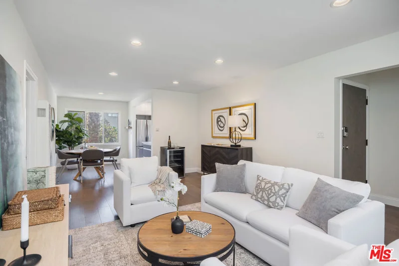 827 Bay Street 5