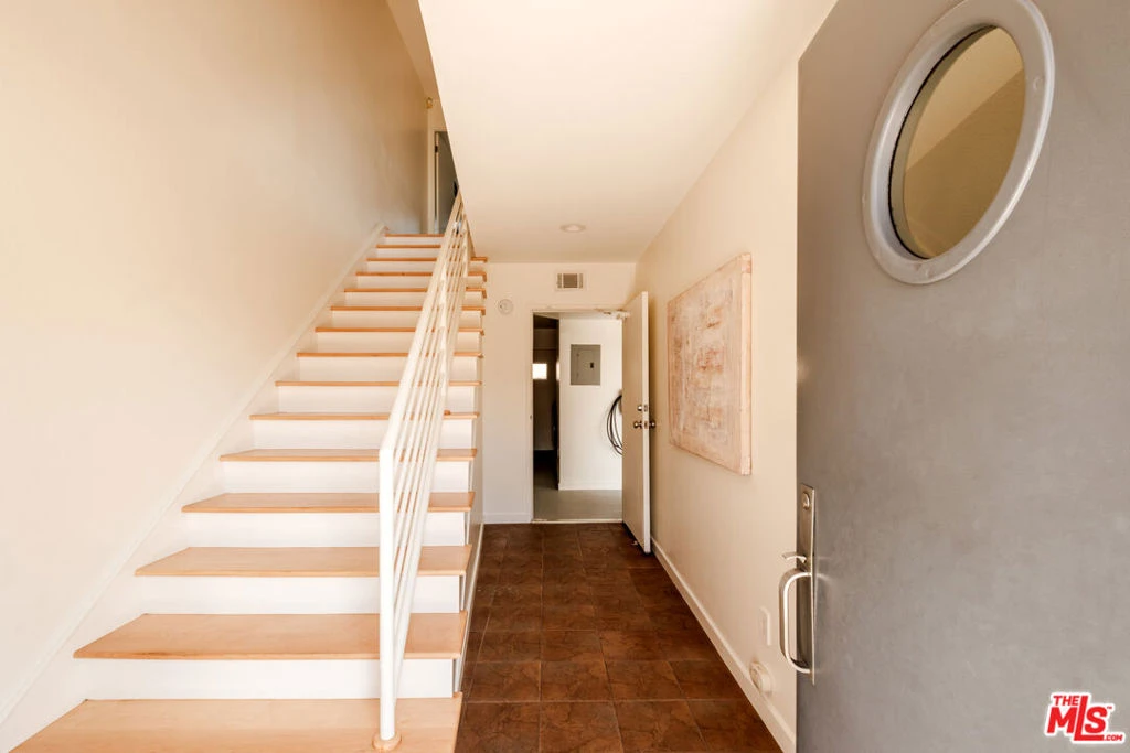 Interior 4
