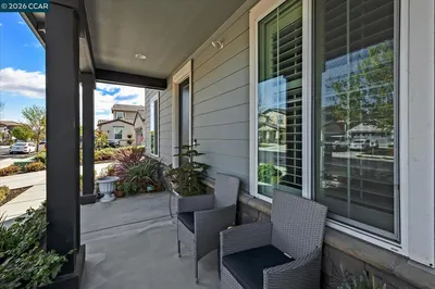 582 Mandevilla Dr photo 2