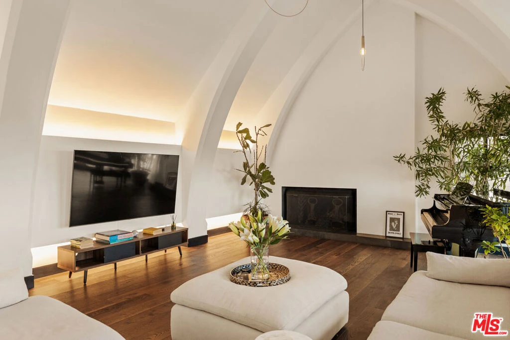 Interior 2